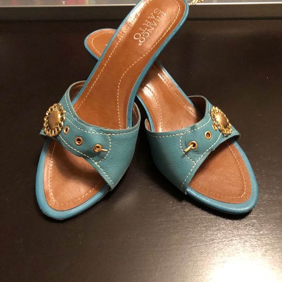 Franco Sarto Teal sandals with adorable gold decor - Picture 6 of 6